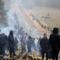 Polija pie Baltkrievijas robežas aizturējusi 45 migrantus