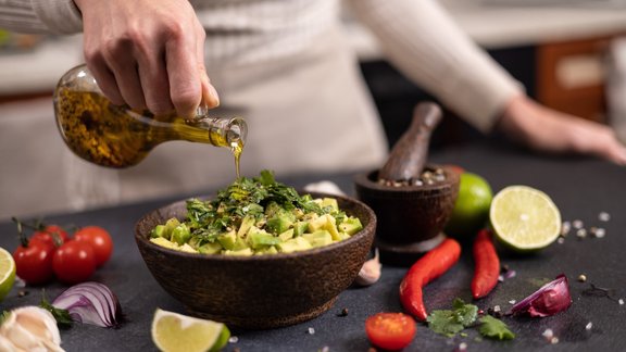 Ne visas olīveļļas ir veselīgas. Kas jāņem vērā, lai izvēlētos labāko?