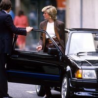 ФОТО, ВИДЕО: Старый Ford Escort принцессы Дианы продан за рекордную сумму