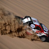 Alonso piedzīvo pirmo neveiksmi Dakaras rallijreidā; pēc otrā posma jauns līderis