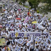Kolumbijas prezidents līdz gada beigām pagarina pamieru ar FARC