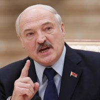 Slēgtā sēdē Lukašenko solījis 'līdz galam stāvēt par neatkarību' no Krievijas, vēsta medijs