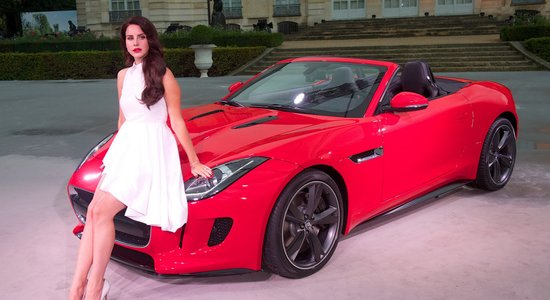 Париж-2012: Jaguar представил компактный родстер F-type