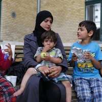 Bēgļi Latvijā: Daļu patvēruma meklētāju varētu izvietot pusceļa mājās