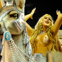 Puskaili ķermeņi Riodežaneiro karnevālā