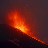 На Сицилии проснулся вулкан Этна, на Суматре — Синабунг: есть погибшие