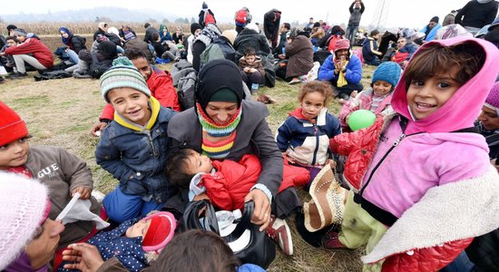 Aptauja: 60% iedzīvotāju par nozīmīgāko nākamā gada norisi uzskata bēgļu uzņemšanu