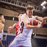 Latvijas U-20 basketbolisti nenosargā vadību un ceturtdaļfinālā dramatiski piekāpjas Serbijai
