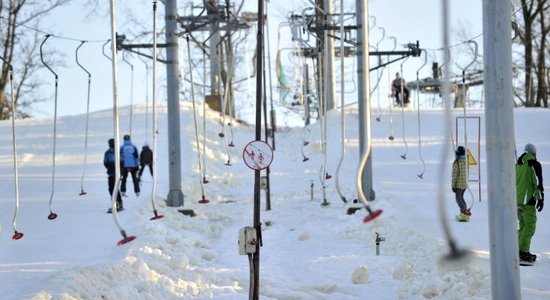 Siltā laika dēļ vairākas slēpošanas trases atcels Jaungada sagaidīšanu