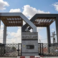 На границе с Египтом ждут отправки в Газу грузы с гуманитарной помощью