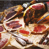 Мясные деликатесы: как различаются и вкусные рецепты