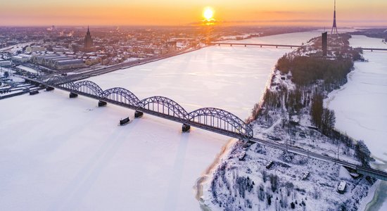 Saullēkts pār Rīgu: ziemīgi kadri no putna lidojuma