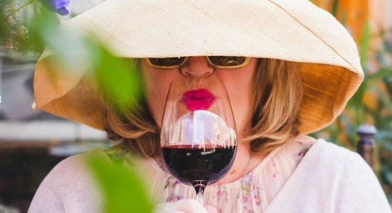 Турист потратил на алкоголь 45 300 евро, а "самые пьющие" все равно — латвийцы? Лжет ли статистика