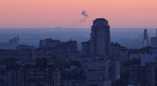 Pēc Krievijas dronu trieciena Donavas ostās – ugunsgrēki; Kijivā notriekti vismaz 10 droni