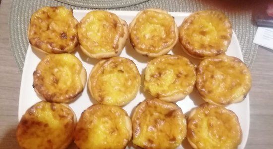 Mājās gatavotas 'Pastel de nata' jeb portugāļu krēmkūciņas