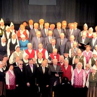 Valkā J.Cimzes 200 gadu jubileju atzīmē ar diženu dziedāšanu (foto)