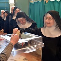 Foto: Francijas iedzīvotāji lemj valsts un Eiropas nākotni