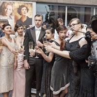 Holivudas zelta laikmeta stilā atklāts kinofestivāls 'Baltijas pērle'