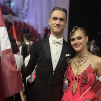 Latvijas jauniešu pāris pārsteidz un iekļūst finālā Eiropas čempionātā standartdejās