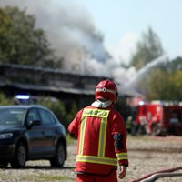 Vides dienests jau iepriekš sodījis uzņēmumu, kas saimnieko degošajos angāros Ganību dambī