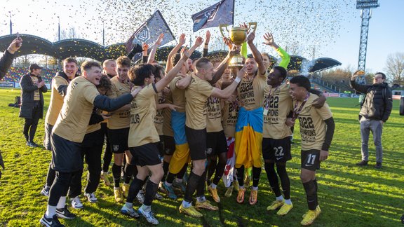 Futbols. Valmiera FC kļūst par Latvijas čempioniem. - 17