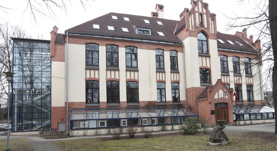 Rozentāla mākslas skola cīnās par sava nosaukuma saglabāšanu