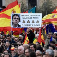 Tūkstošiem cilvēku Spānijā protestē pret Sančesa valdību