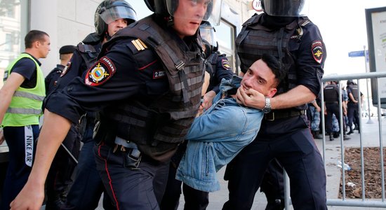 Храм в центре Москвы пустил к себе протестующих. Обычно РПЦ не поддерживает акции оппозиции