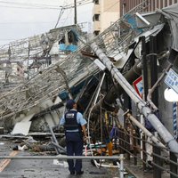 Japānā taifūns 'Džebi' laupījis dzīvību sešiem cilvēkiem
