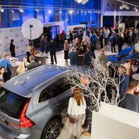 Foto: Rīgā svinīgi atklāts modernizētais 'Volvo' autocentrs