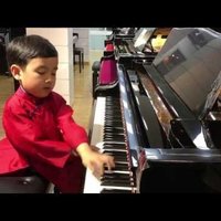 Piecus gadus vecs zēns no ASV pārsteidz pasauli ar virtuozu klavierspēli