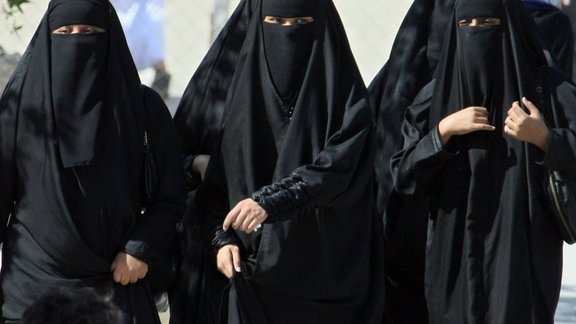 Sauda Arābija sieviete burka