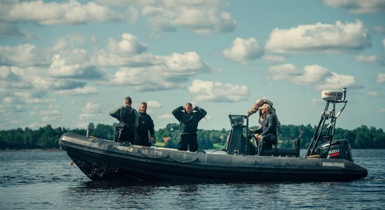 Строительство Rail Baltica: в русле Даугавы искали взрывоопасные предметы