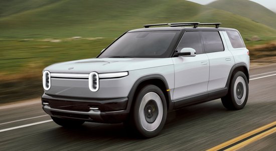 "Tesla" konkurents "Rivian" piesaistījis miljardus, lai ražotu lētākus elektroauto