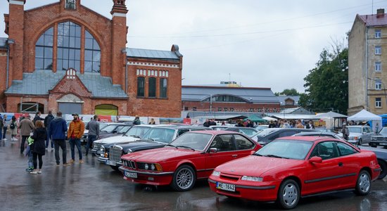 Foto: Vācu klasisko auto tematiskais pasākums Āgenskalna tirgū