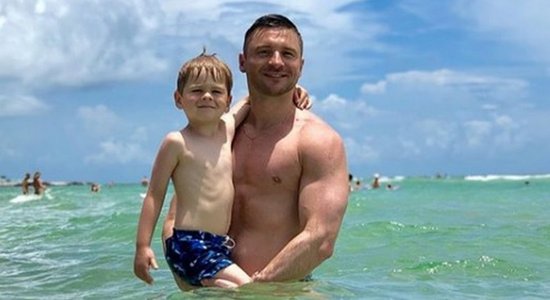 ФОТО: Сергей Лазарев отдыхает с сыном на пляже в США