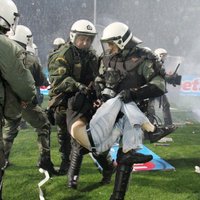 Līdzjutēju nekārtību dēļ atceļ Grieķijas kausa izcīņu futbolā