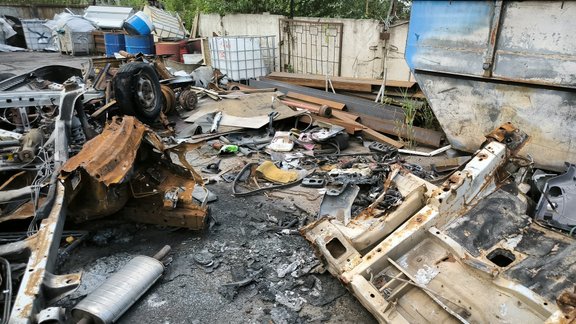 ФОТО. В окрестностях Ганибу дамбис нашли место, где сжигали отходы, содержащие металл