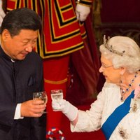 Karaliene Elizabete II nofilmēta, kritizējot 'ļoti rupjās' ķīniešu amatpersonas