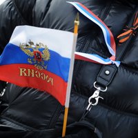 СГБ просит начать уголовное преследование женщины, которая всюду ходила с российским флагом