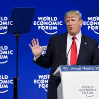 Tramps Davosā pasaulei piedāvā 'Amerikas draudzību un partnerību'