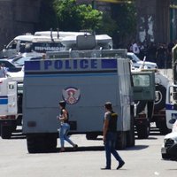 Из захваченного здания полиции в Ереване освободили заложника