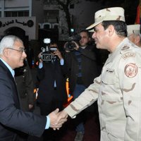 Sisi atkāpjas no Ēģiptes armijas vadītāja amata, lai kļūtu par prezidentu