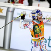 Titulētā kalnu slēpotāja Vona izcīna pirmo uzvaru kopš atgriešanās sacensību apritē