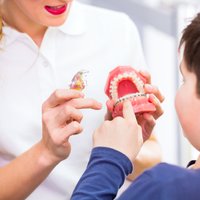 Skaidrojam, kas ir ortodonts un kādos gadījumos vecākiem bērnu vest pie speciālista