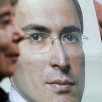 Запад приветствует освобождение Ходорковского самовластным "царем"