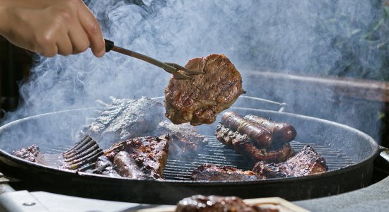 Семь советов, как пожарить сочное мясо на самом простом гриле