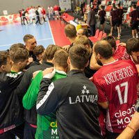 Latvijas handbola izlase Valmierā nespēj turēt līdzi Francijai