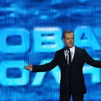В Сочи стартовала "Новая волна": упреки в адрес Юрмалы, Медведев и Бусулис