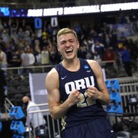 Koledžu basketbola sensācija – Lāča 'Oral Roberts' iekļūst 'Sweet 16'